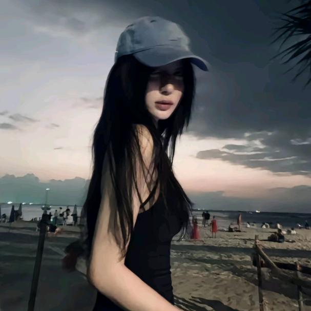 陈昕妍.