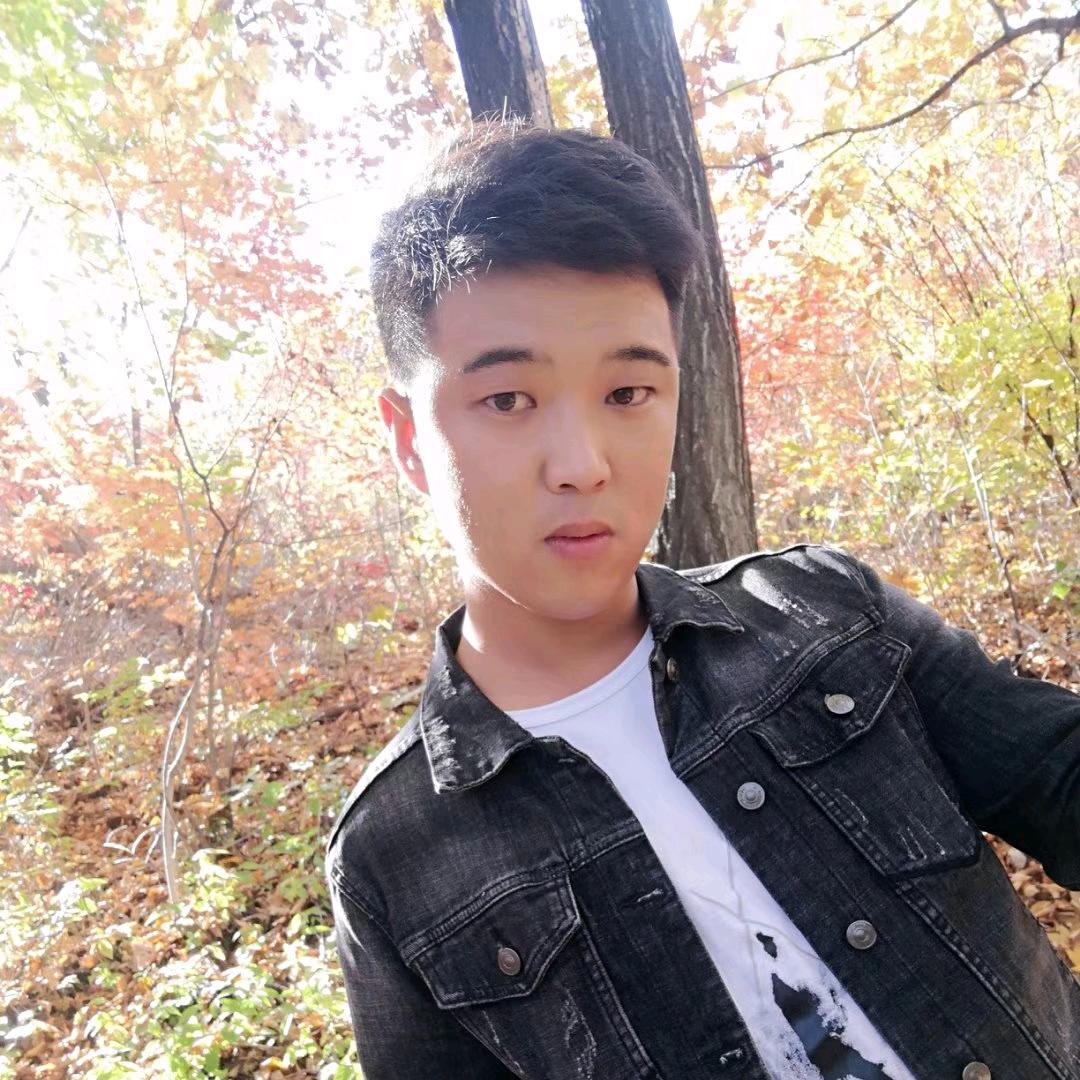 在盘锦跟家具杠上的小伟