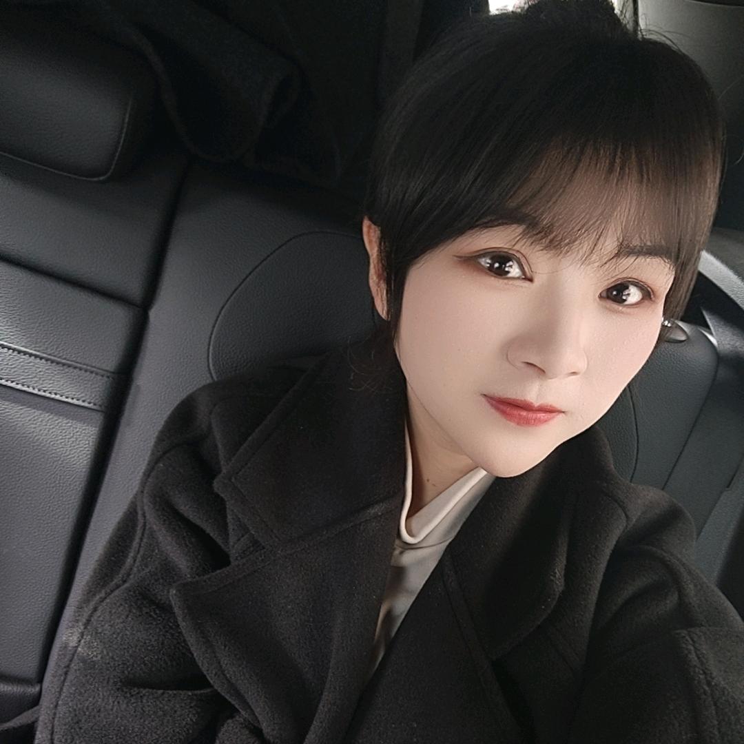 星河湾卖房子的小娜娜