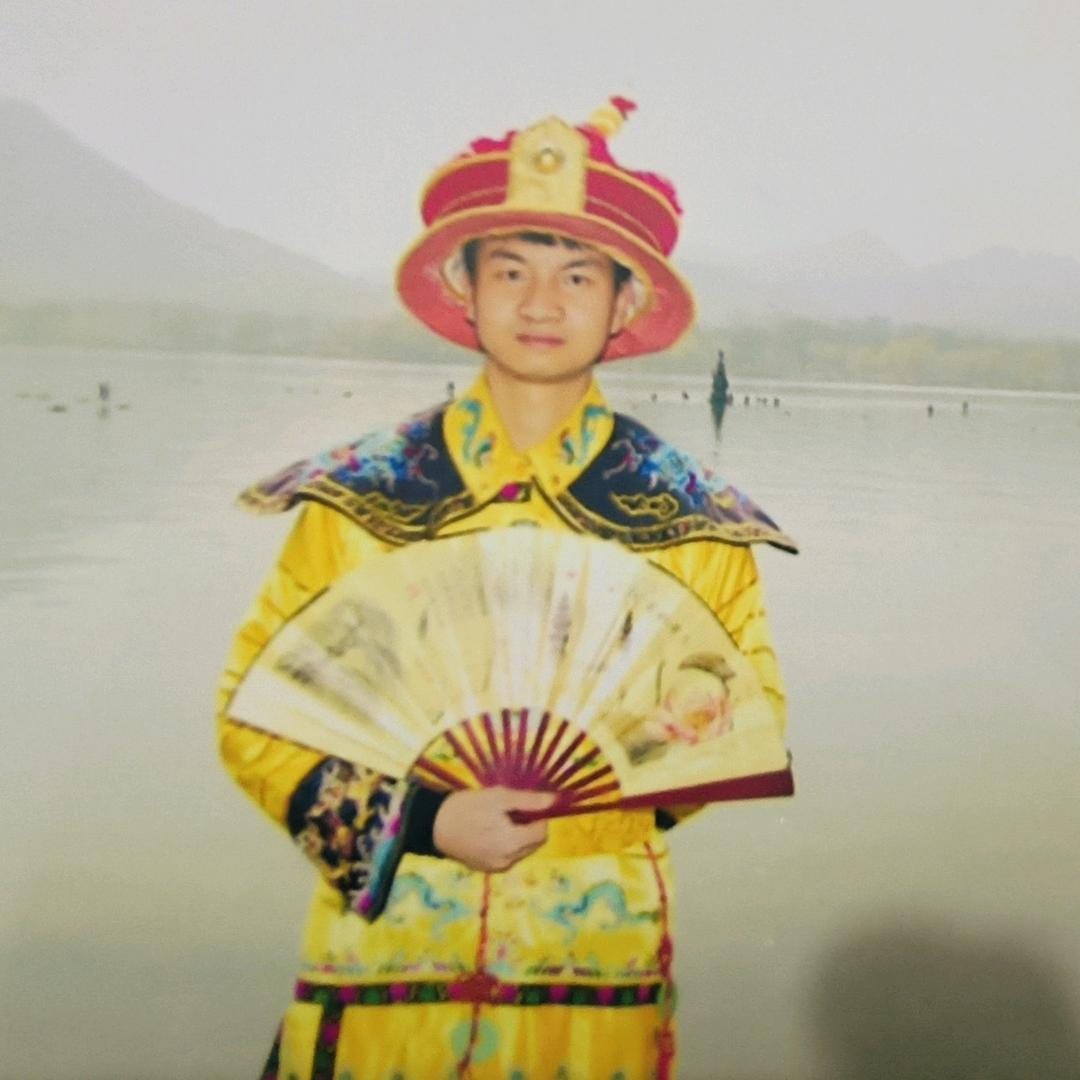 ꧁༺情中取花༻꧂。