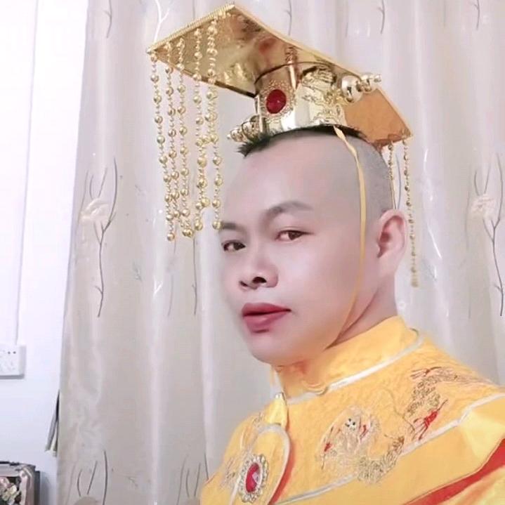 鸿运当头时尚总监