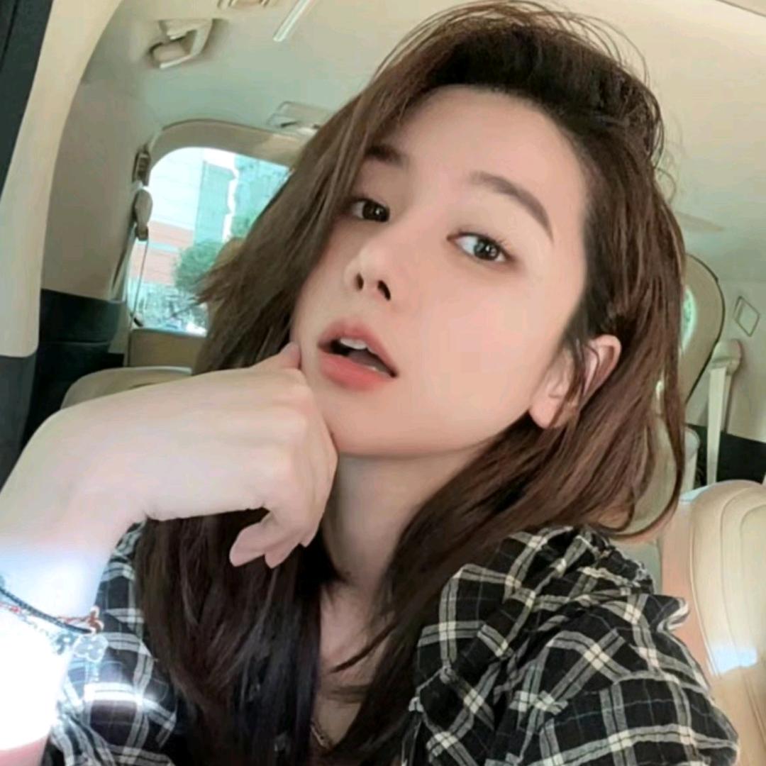 月月不吃鱼欧韩穿搭