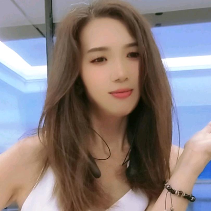 白云朵朵，我来至农村的大姐，谢谢抖音平台