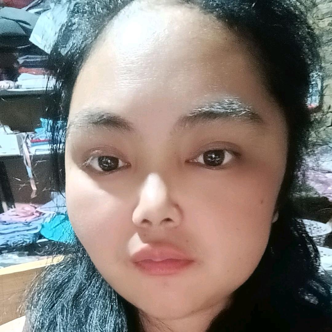 梁家四妹民族服装