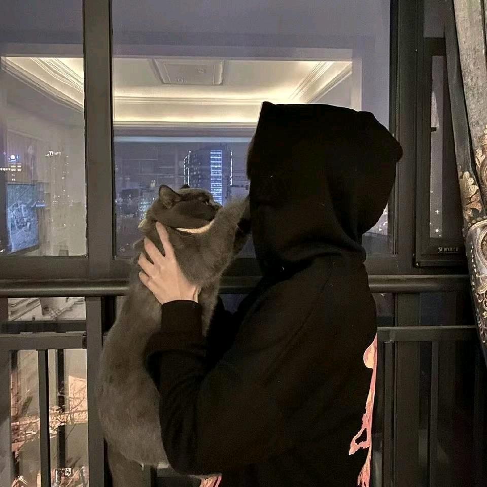 洛