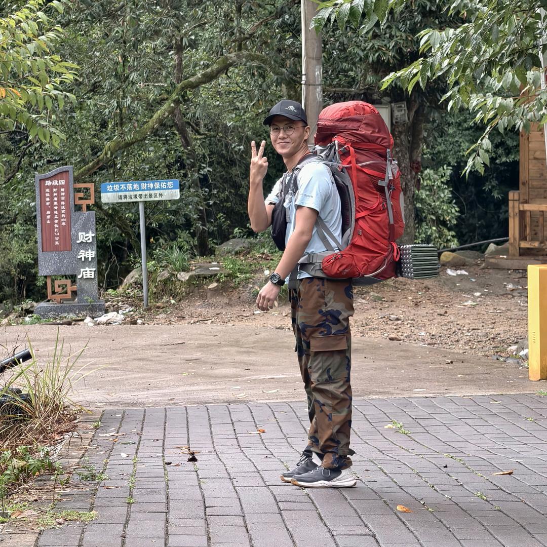 揭阳中货车拉货   林奕兵