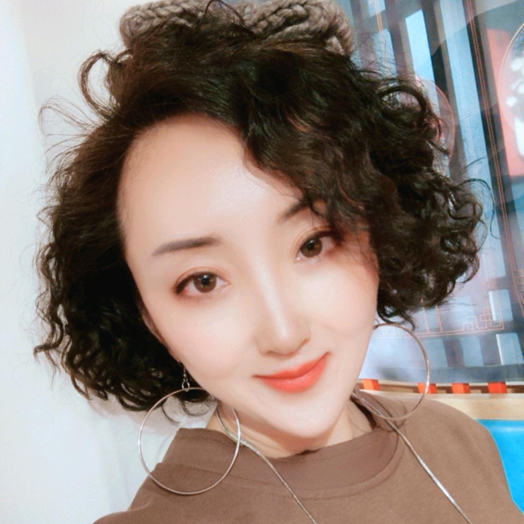 在白城卖老味儿津包的媛媛