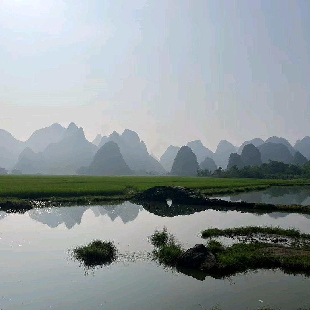 漓江清一色的底