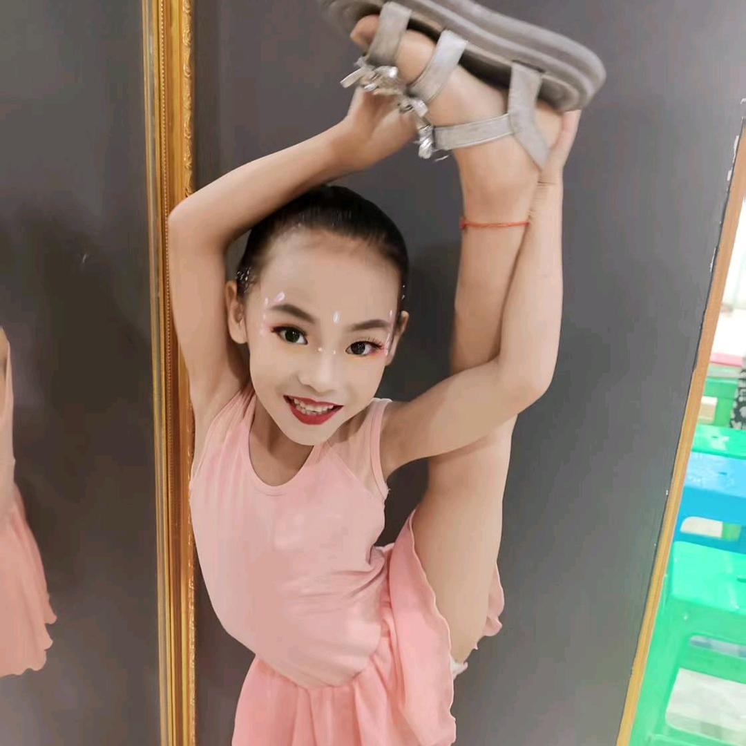 隆昌市敬昌中国舞---玥玥