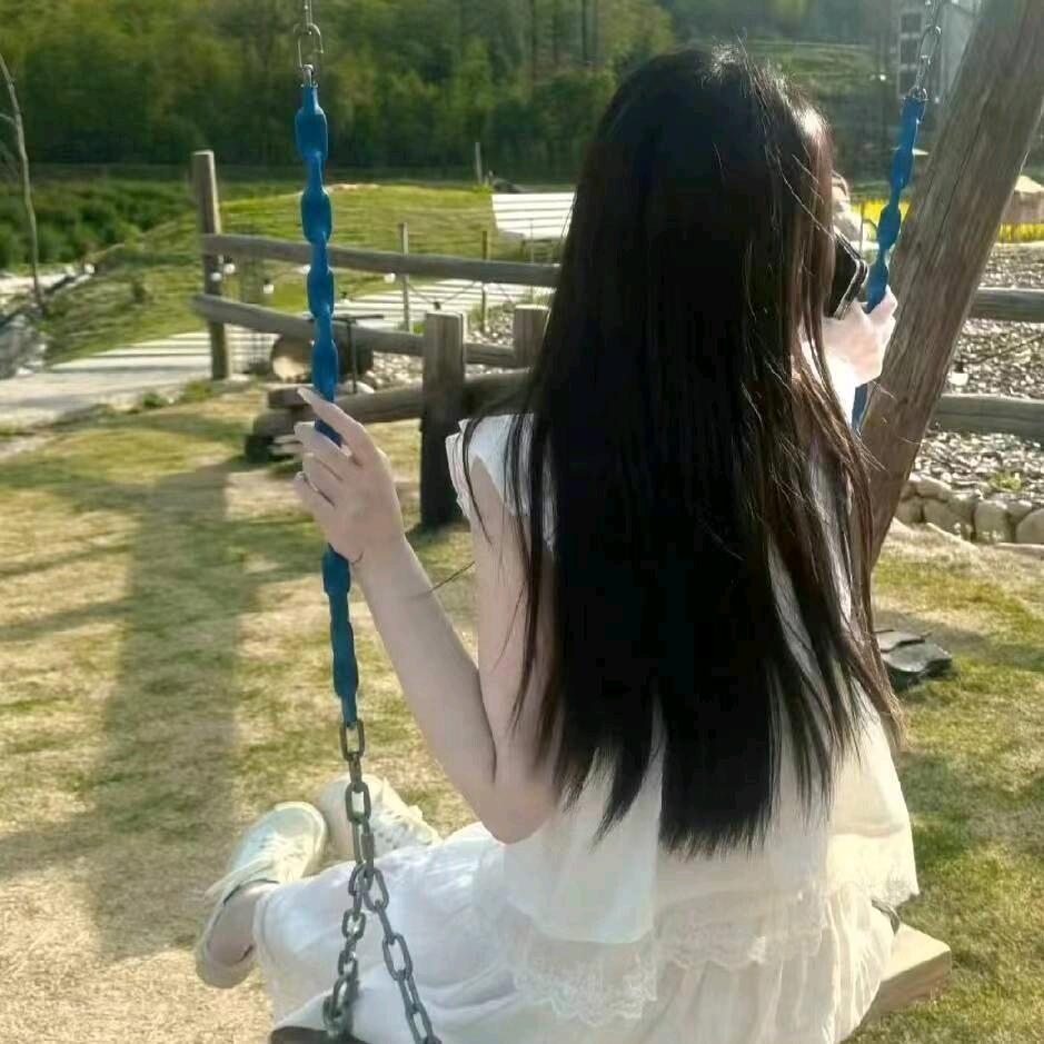 @，