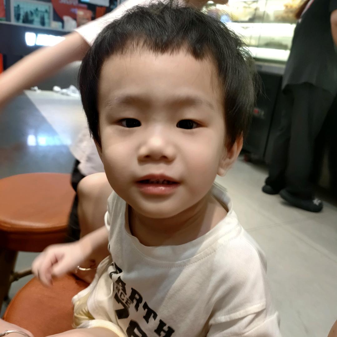 汕头市潮阳区谷饶伊彤服饰店