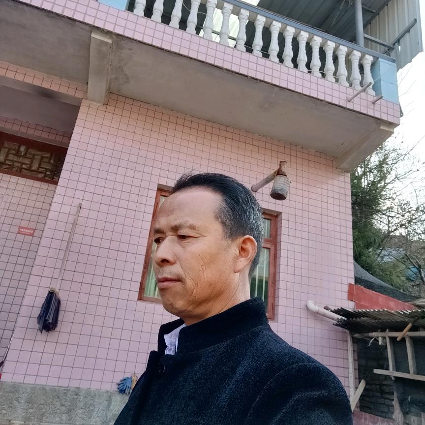 理想不远，附近50m。