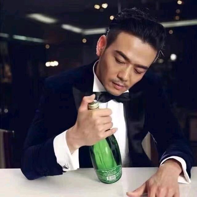 阿天.