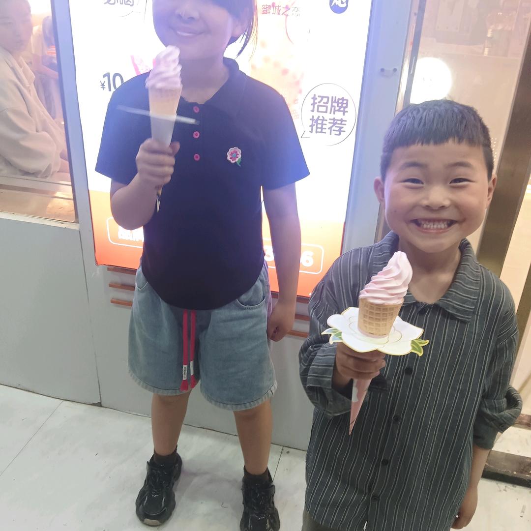 卞，默默守护心爱之人👭