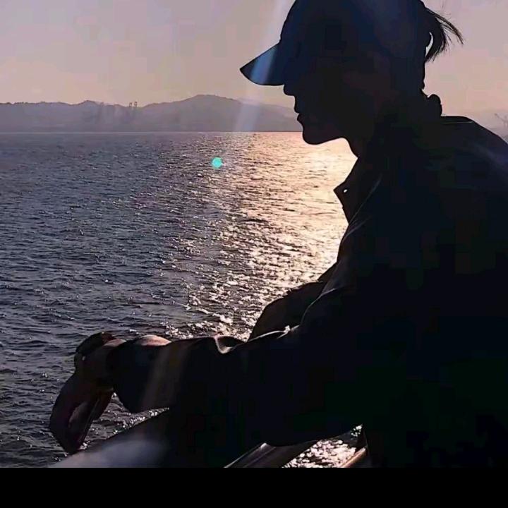 㣻罖