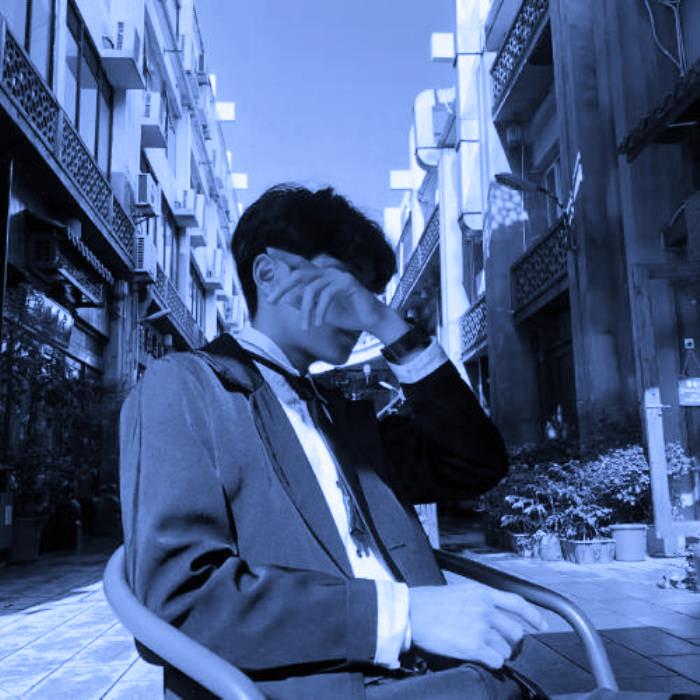 何✨少
