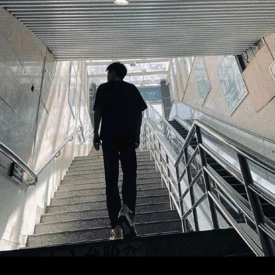 呈北向