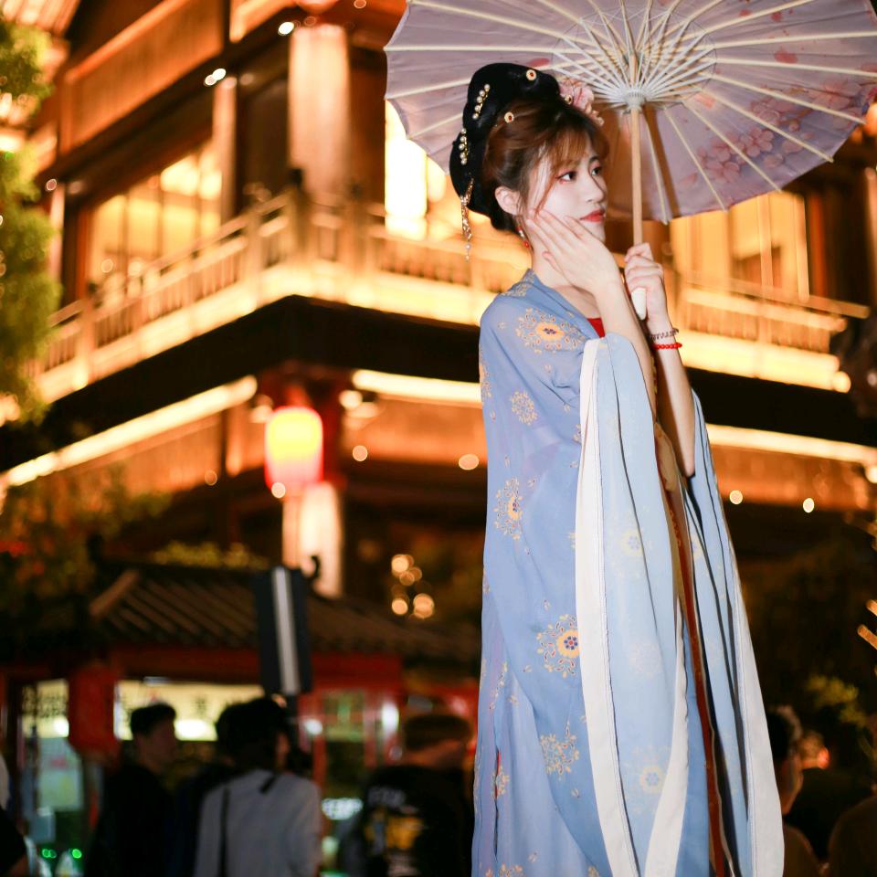 麦积区诺月服装店（个体工商户）