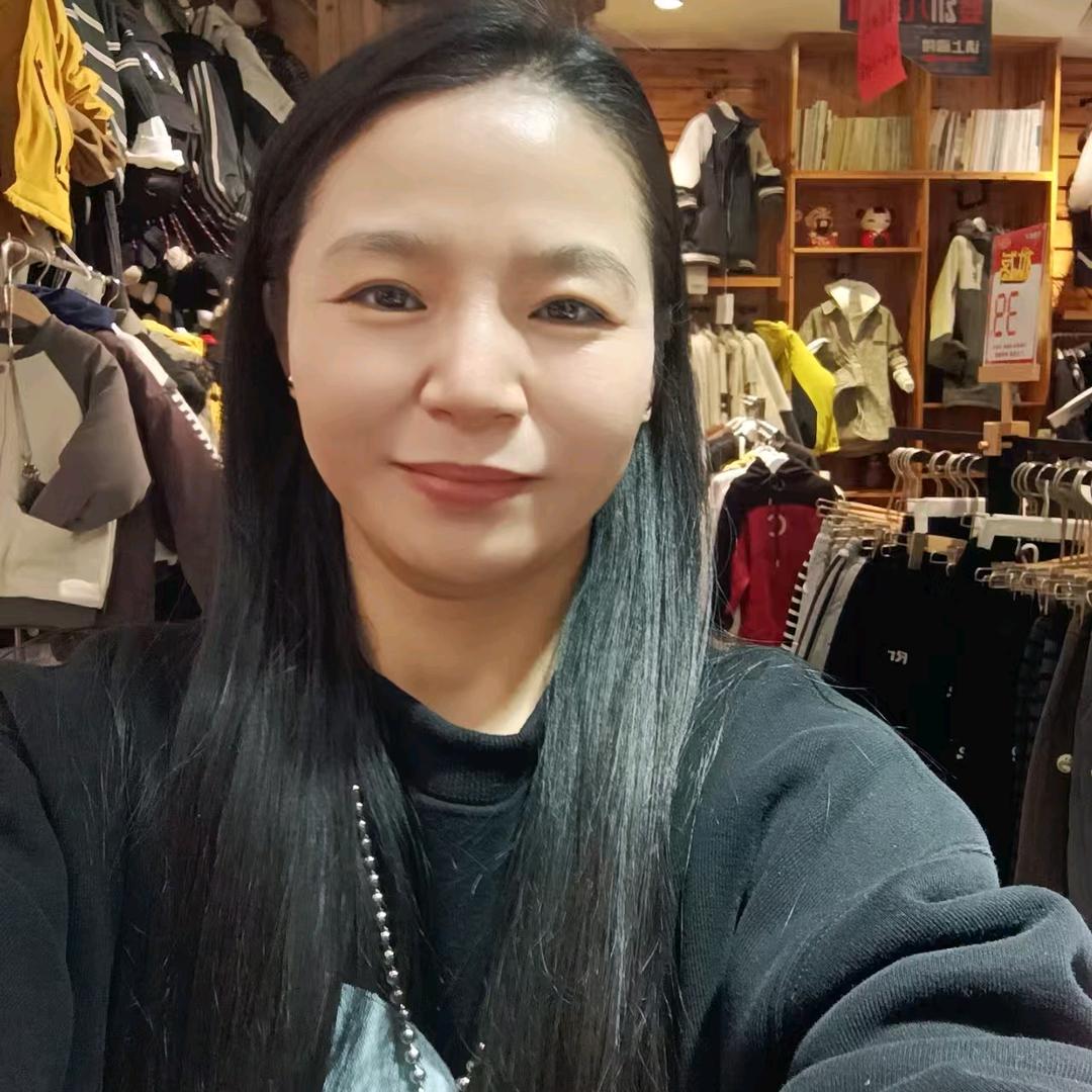 陈姐：湘潭天星依才童装工厂店