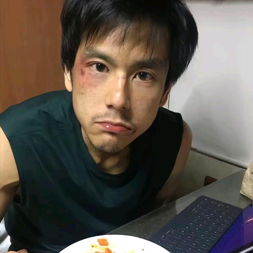 无敌忧郁伤感emo大王