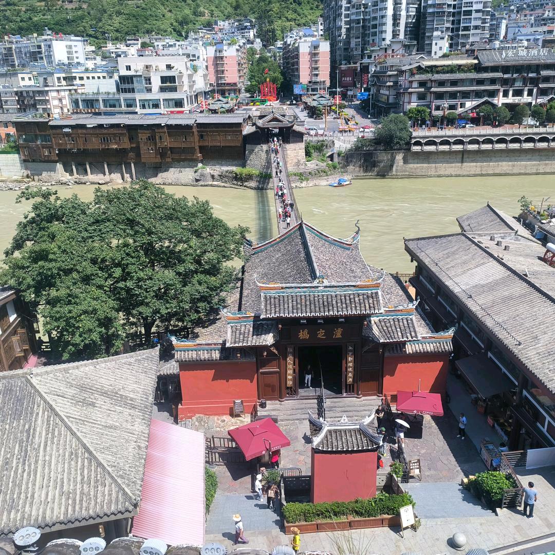 我以为尿的足够高就可以挡住眼泪