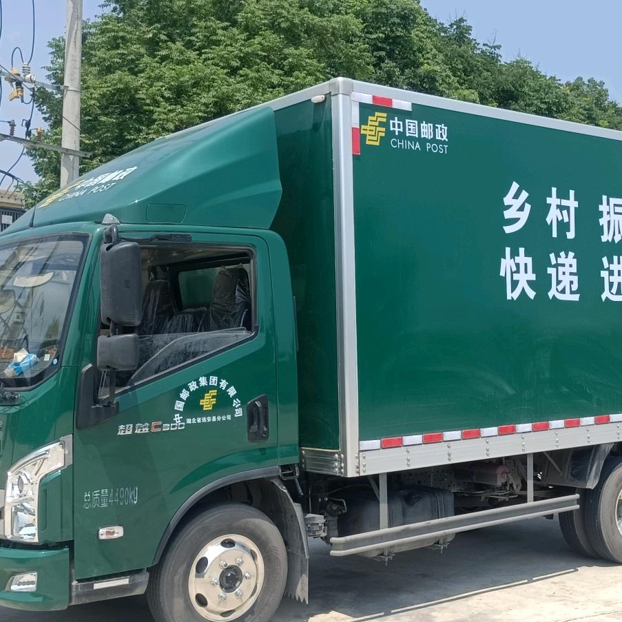 乡村货运快递小哥