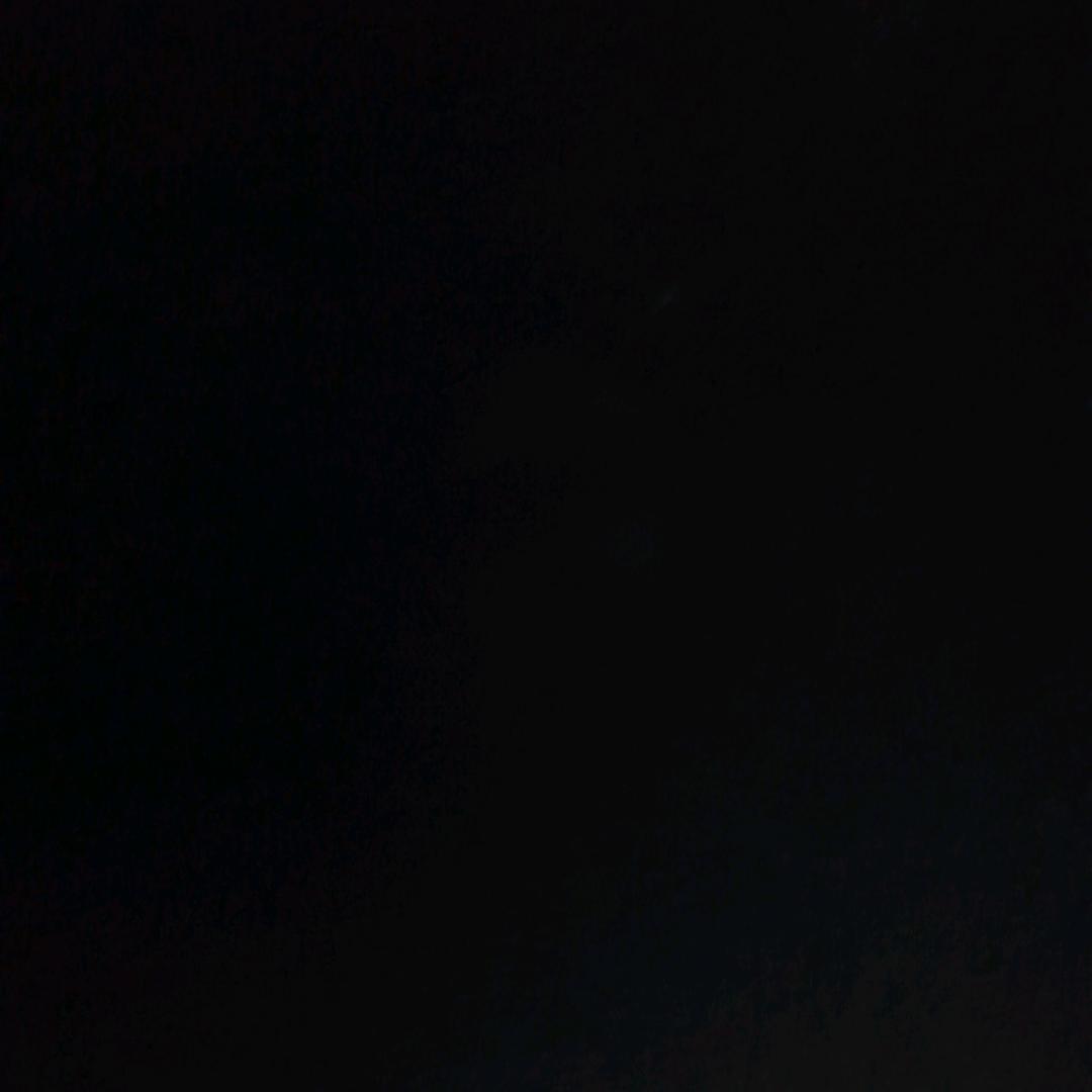 ，