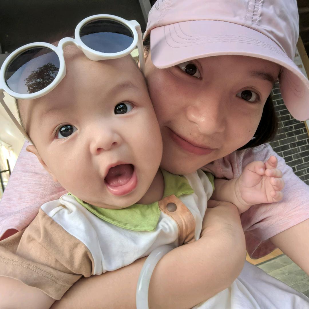 小包子呜哇咬一口