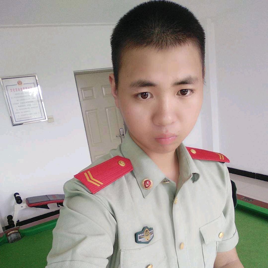 握住刚枪，手捧玫瑰