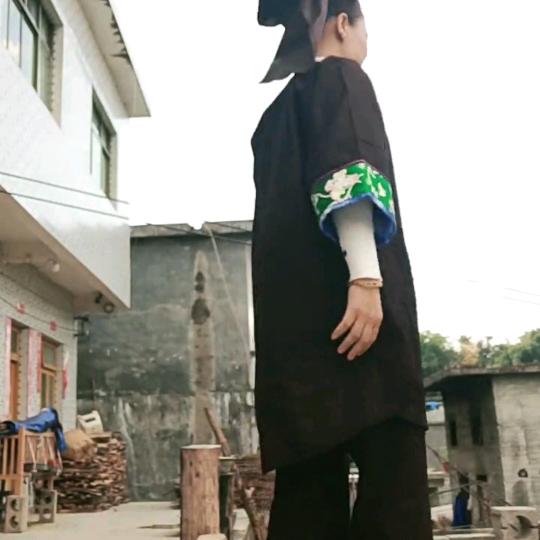 单 亲 妈 妈《小  岑  妹》
