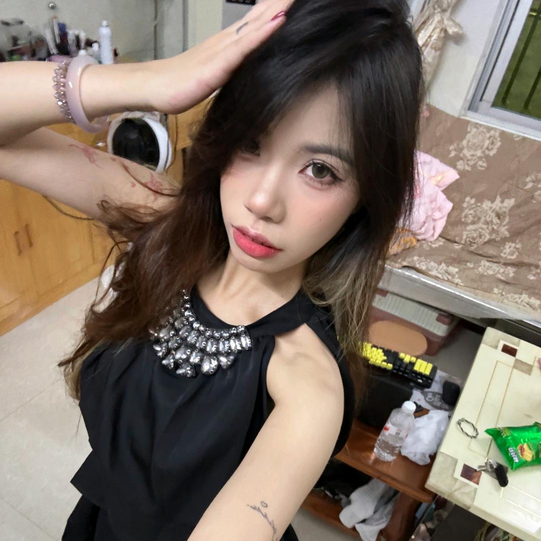 @捏捏小虾的脸