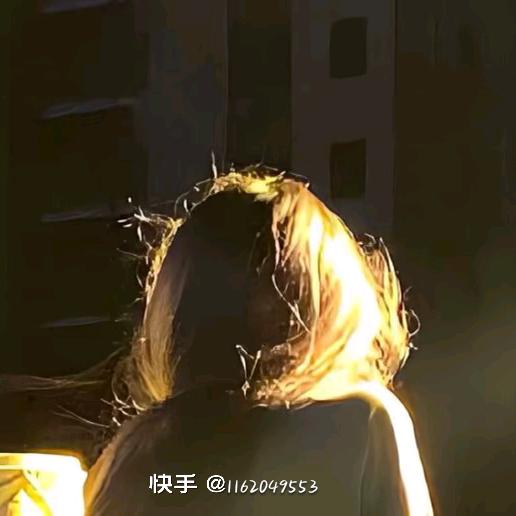 爱笑的女孩😊