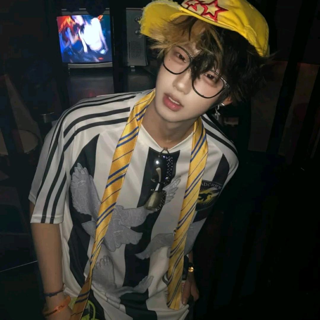 那年18当冰冷帅气男模