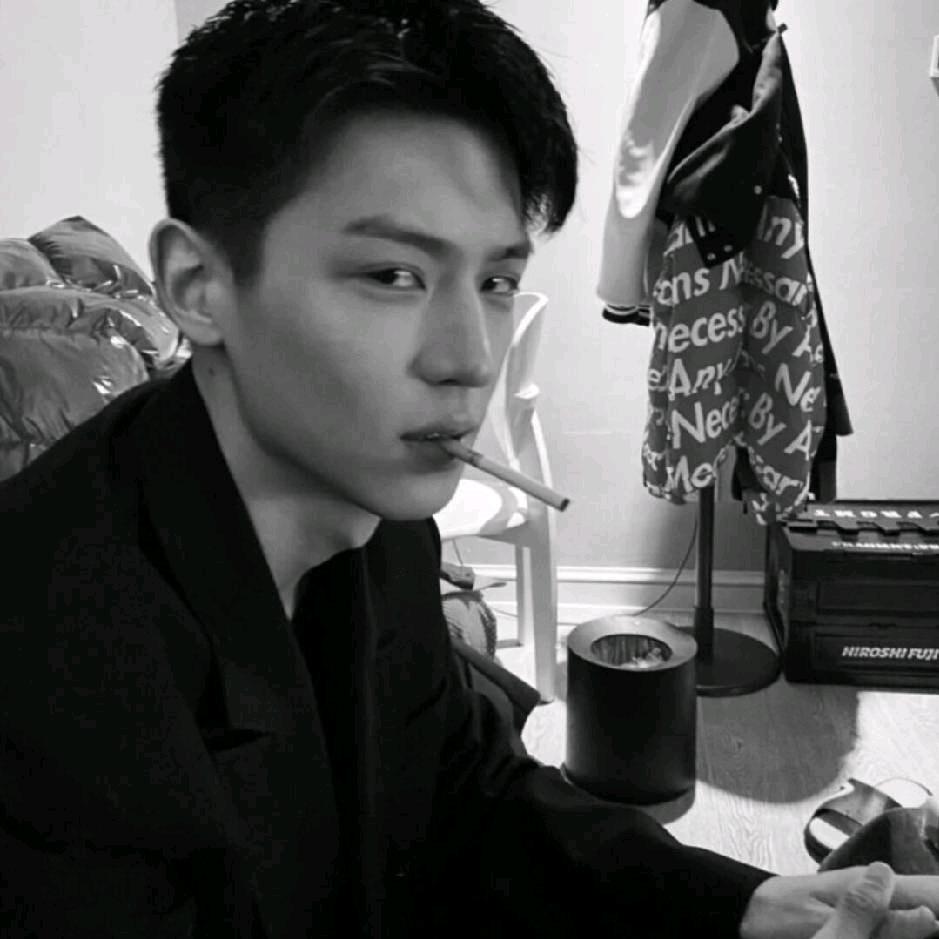 AA批发零食小杨