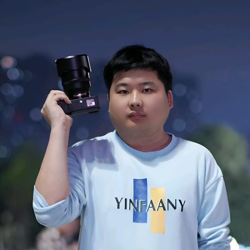 默 默《摄影师》