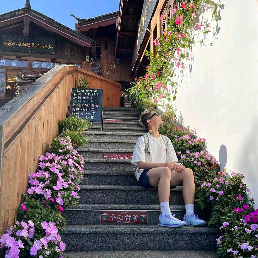榴莲小姐姐。