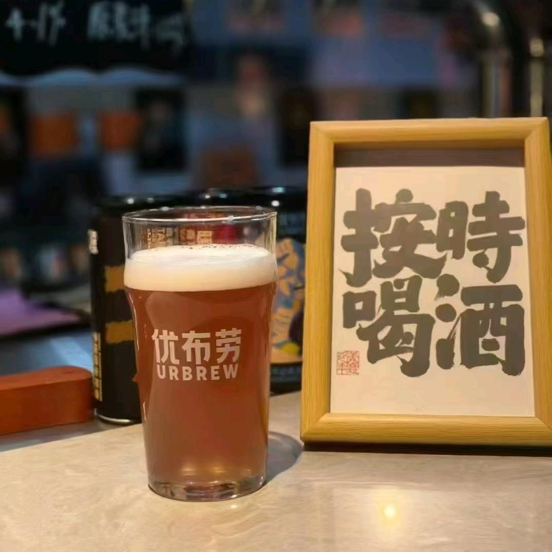 一不小心成了酒馆的老板娘