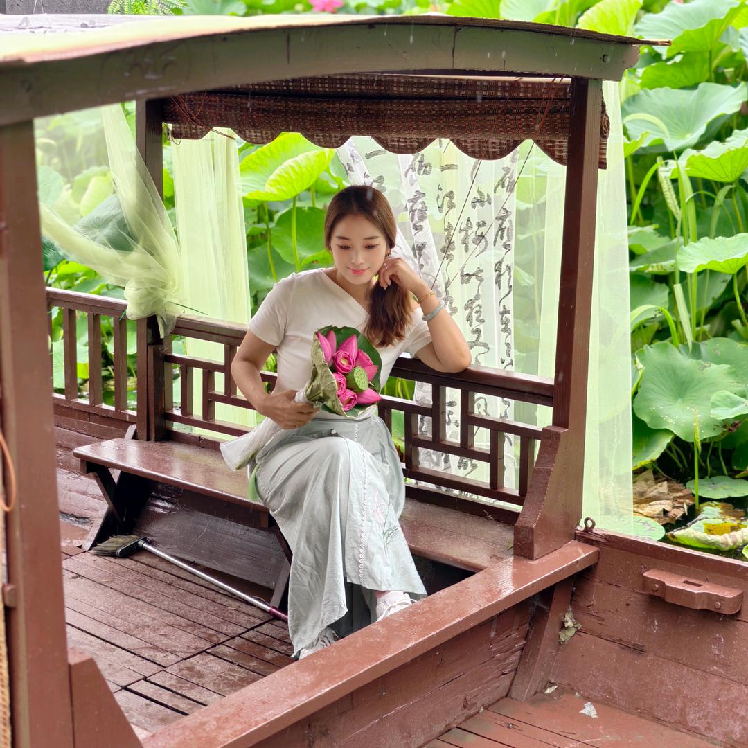 黑曳，北葵向暖