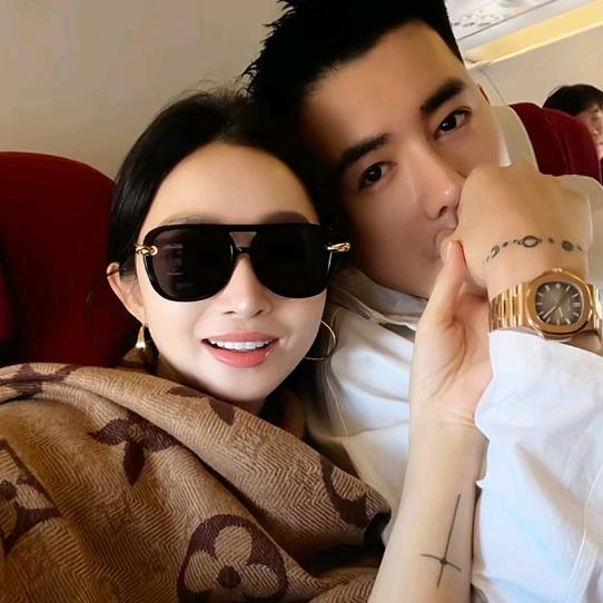 杨圣坤轻奢女装穿搭