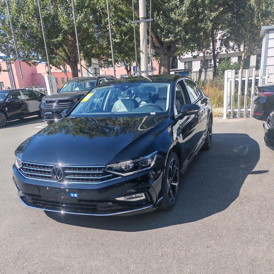 开迈腾的小哥哥