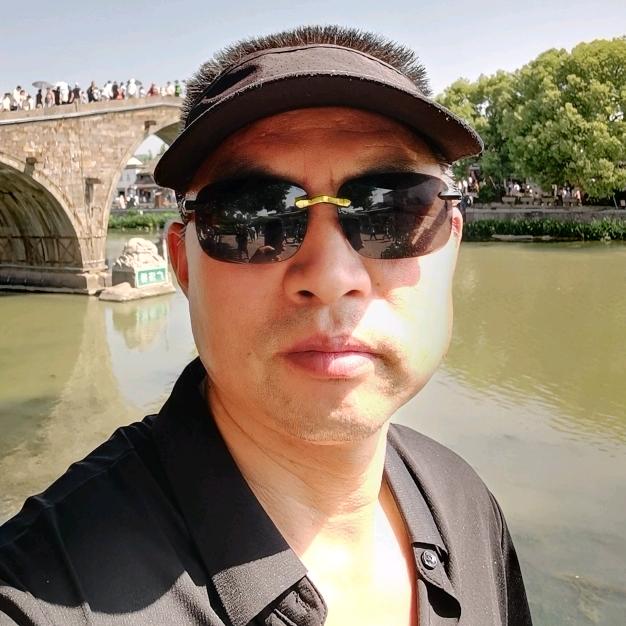 黄土高原的汉子专业收小麦玉米