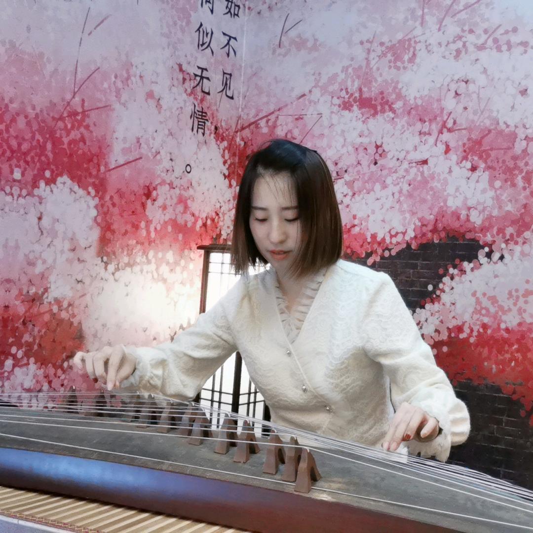 晚灯映花正开