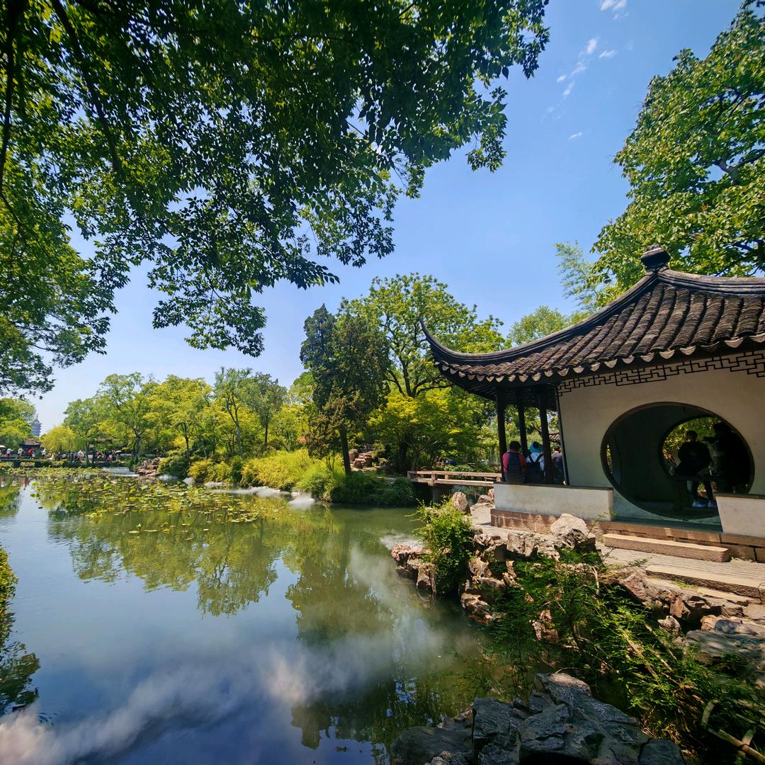 👨‍👩‍👧‍👧