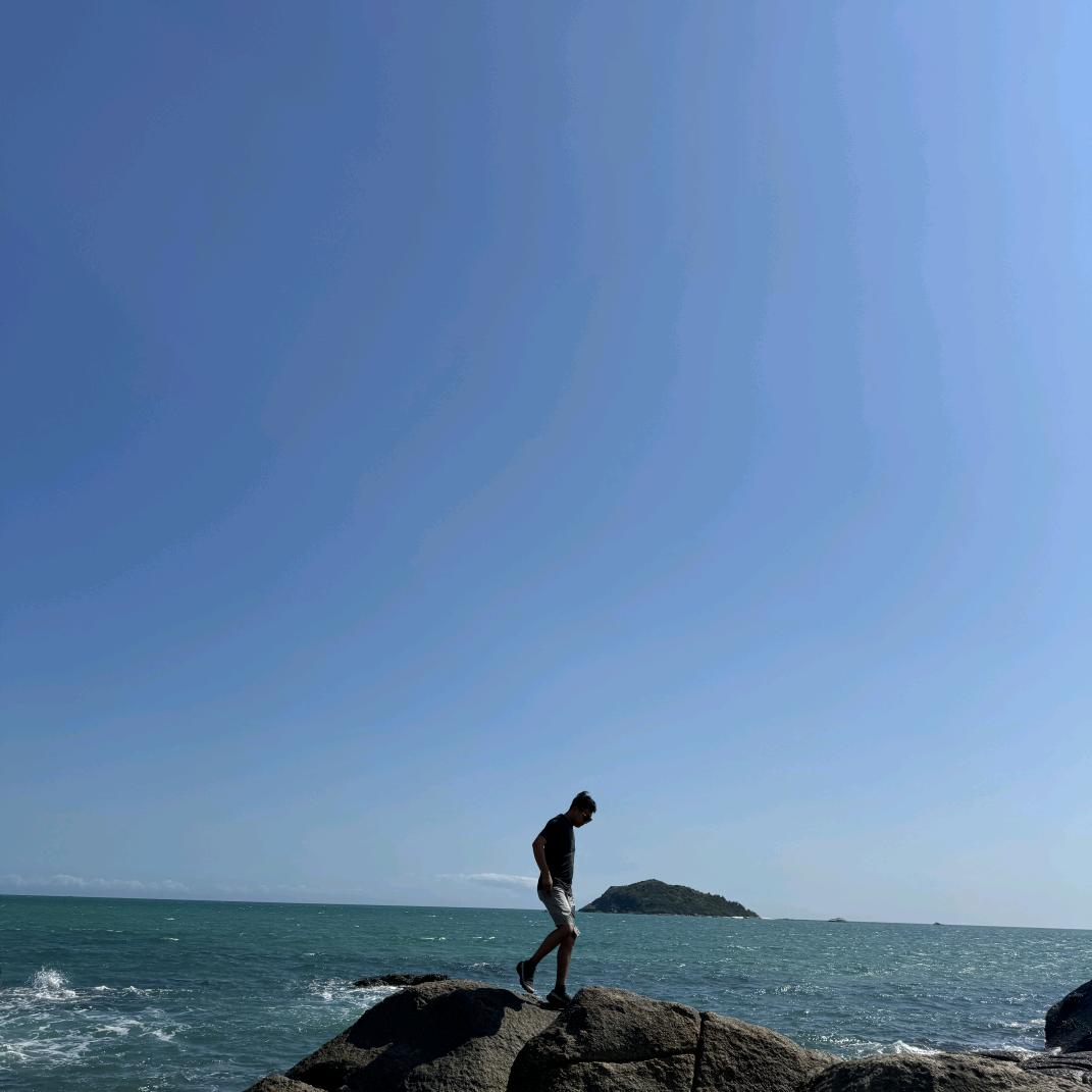 只是比头发白一点