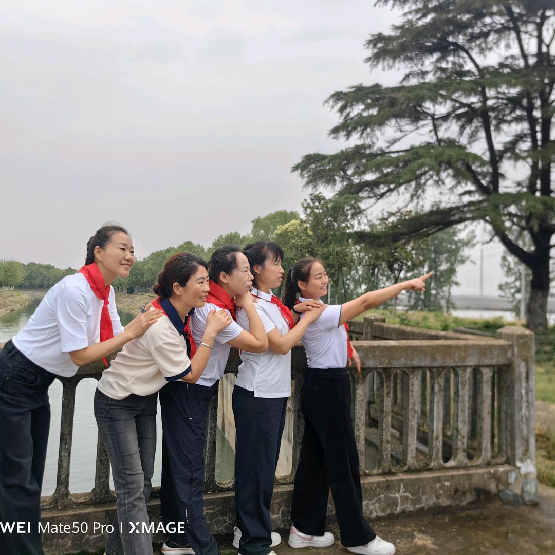 袀羽袀羽，无忧无虑