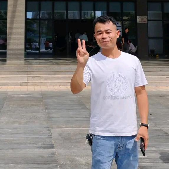 严高枫高科技装饰团队。总教头！