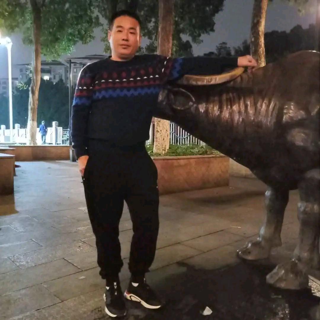 罗小平挺着妖绕败给风情头像