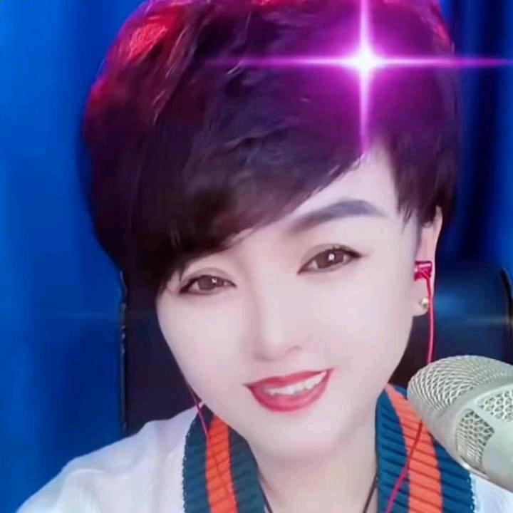 辉姐。（一个人，一首歌。）
