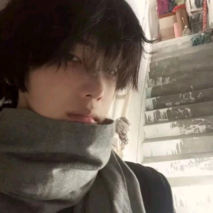 宏伟头像