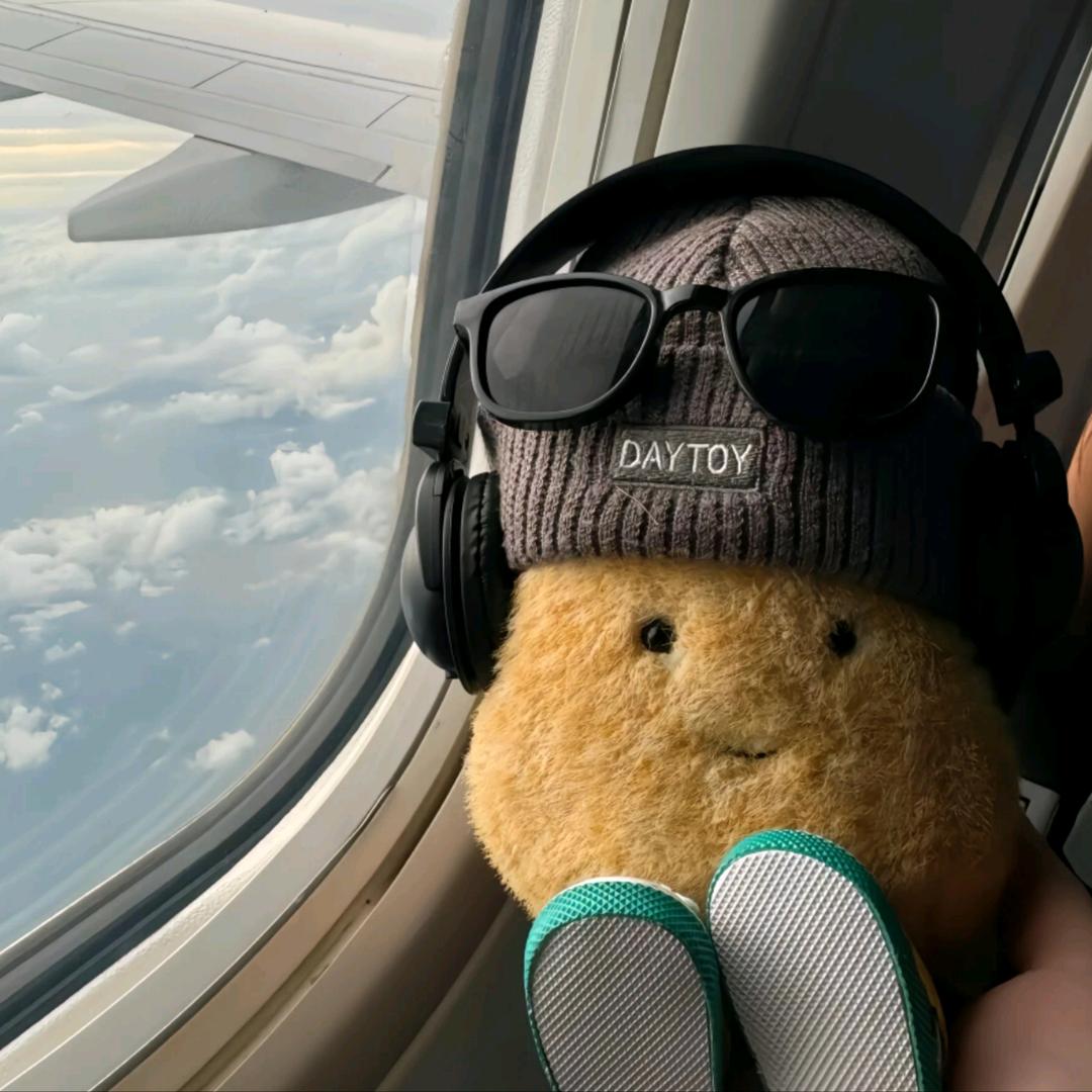 一头黑发的老六